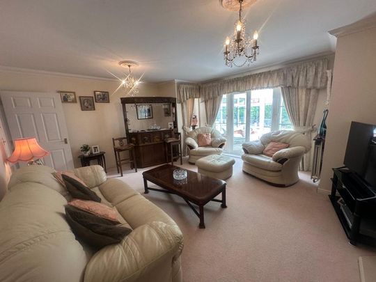 5 bedroom detached house to rent - Photo 1