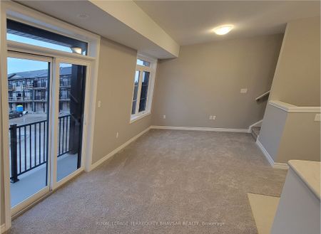 Condo Townhouse For Lease | X8123666 - Photo 2