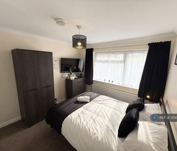 1 bedroom in a house share to rent - Photo 5