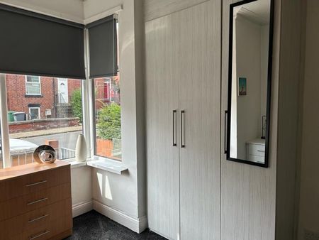 6 bedroom terraced house to rent - Photo 5