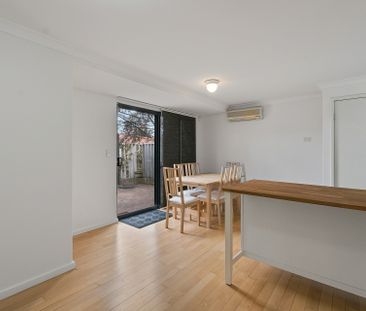 Spacious townhouse - Photo 2