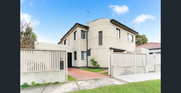 Superb Beachside Apartment - Photo 1