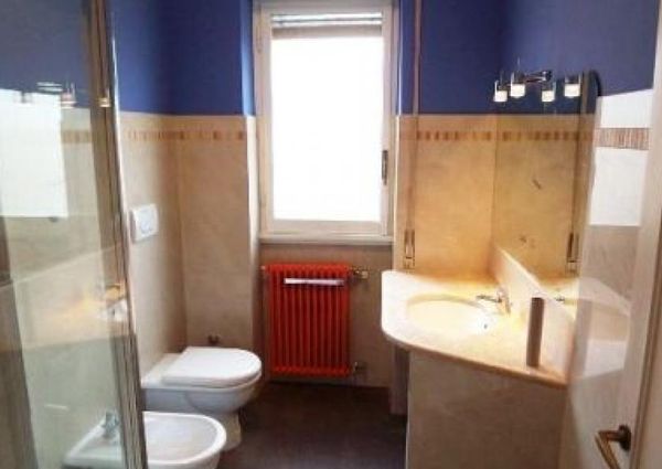 Attic-Cassia: 250mq. Top floor in addition to 250mq. of panoramic terraces. Spacious living, dining, 5 bedrooms, 3 baths, maid’s room, 3 panoramic terraces, parking, silent,. Located at begining of Cassia, near Schools. Ref 160