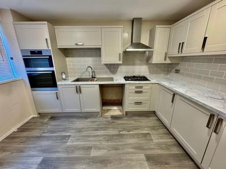 3 bedroom terraced house to rent - Photo 5