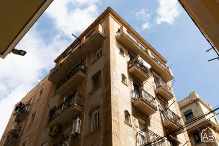 Newly renovated One-Bedroom Barceloneta Apartment with Balcony - Photo 3