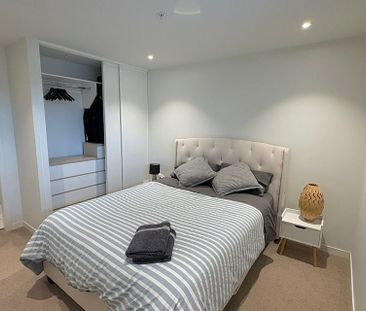 Modern City Fringe 2-BR Apt w Parking & Views - Photo 6