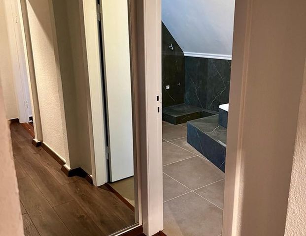 Helle Dachgeschoss Wohnung | frisch saniert - Foto 1