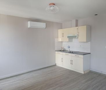 Location Appartement 2 pièces 37m² MONT DE MARSAN 40000 - Photo 3