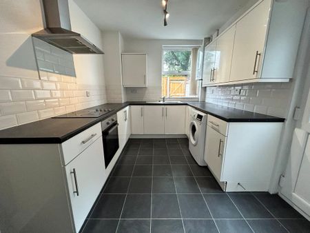 3 bedroom terraced house to rent - Photo 4