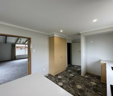 Tastefully renovated and spacious in Mosgiel - Photo 5