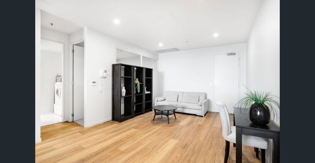 The Ultimate City Apartment with Secure Basement Carpark - Photo 1