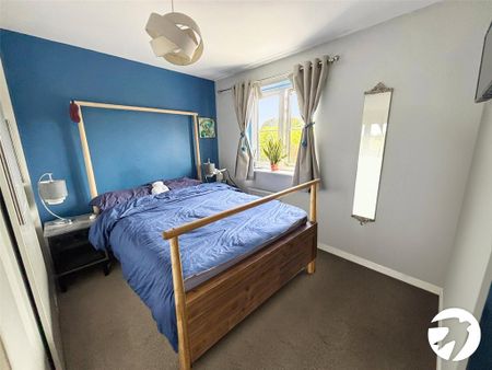 3 bedroom end of terrace house to rent - Photo 4