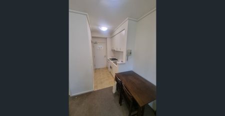 Live Simplified: Chic Studio Apartment Perfect for Your Lifestyle! - Photo 2