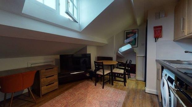 1 bedroom in a house share to rent - Photo 1