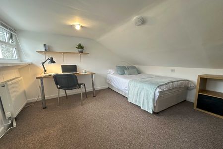 Room 3 - Photo 2