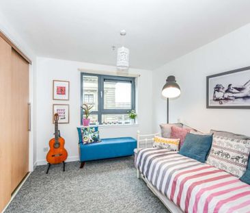 3 bedroom flat to rent - Photo 3
