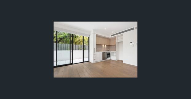 INDOOR OUTDOOR ENTERTAINER - Photo 1