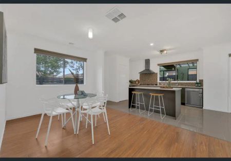 “Beautiful Family Home in Prime Craigieburn Location!” - Photo 4