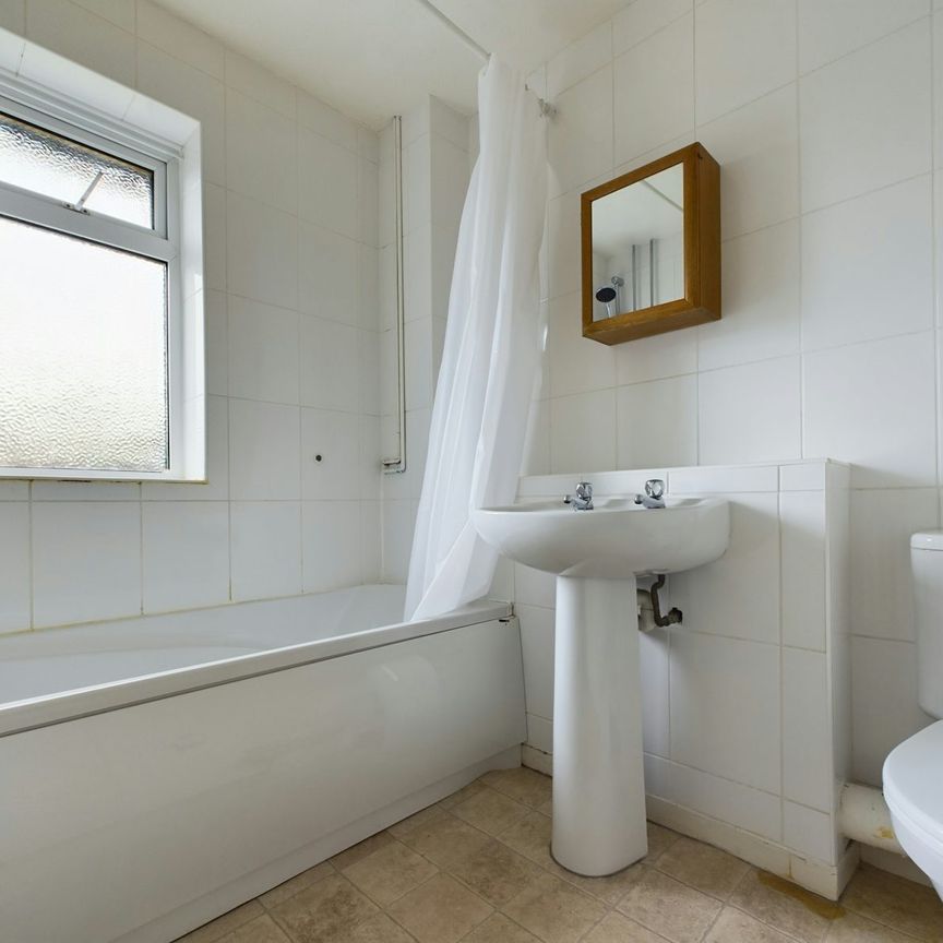 Terraced House to rent on - Photo 1