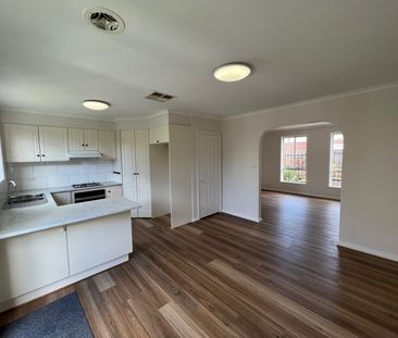2/23 Ross Street, Niddrie VIC 3042 - Photo 4