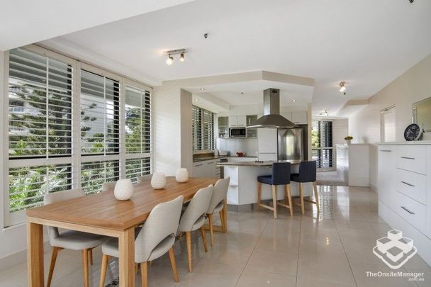 Entire half-floor overlooking Yacht Club. - Photo 1