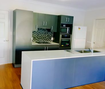 Private room with own bathroom - Photo 4