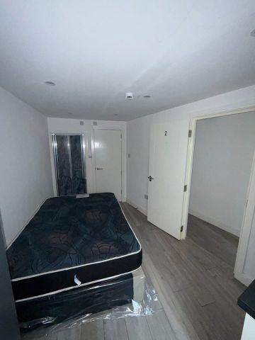 Studio Flat, High Street, CR7 - Photo 2