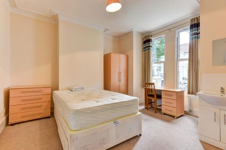 6 bedroom house to rent - Photo 3