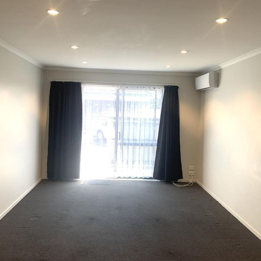 Minutes Walk to University - Photo 1