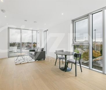 37 Clarendon Road, Watford - Photo 1