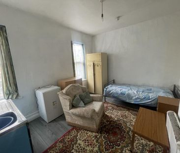 1 bedroom in a house share to rent - Photo 6