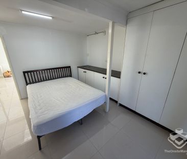 Two bedroom is available with share bathroom and ktichen , all bills included - Photo 6