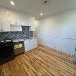 4 ½ Rosemont, Renovated, AC, appliances - Photo 3