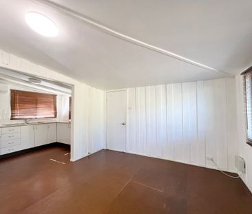 Two Bedroom Cottage - Photo 3