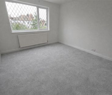 4 bedroom semi-detached bungalow to rent - Photo 2