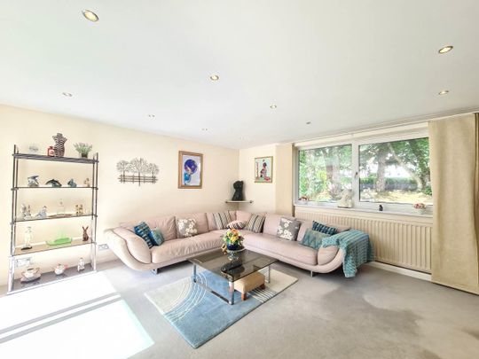 3 Bedroom Apartment - Photo 1