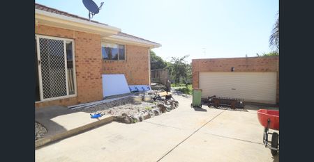 Ideally Located - Photo 2