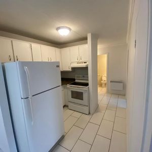 3 ET DEMI LIBRE IMMÉDIATEMENT - Photo 2