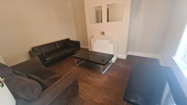 3 Bed - 5 Quarry Mount Place, Woodhouse, Leeds - LS6 2JE - Student - Photo 1