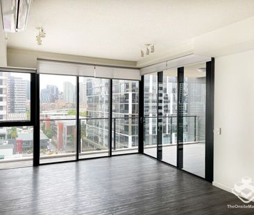 Spacious 3-Bedroom Apartment in Prime South Brisbane Location - Photo 3