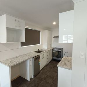 Newly renovated fully self-contained studio - Photo 2