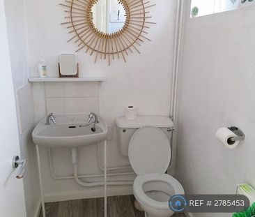 3 bedroom terraced house to rent - Photo 6