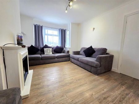 3 bedroom semi-detached house to rent - Photo 3