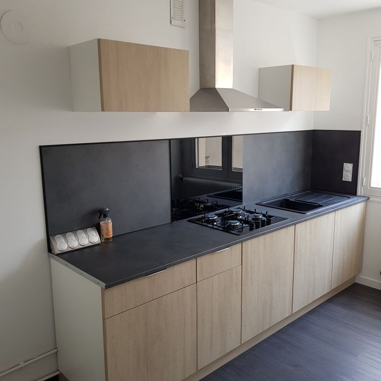 MONTARGIS CENTRE VILLE AVEC STATIONNEMENT ET BALCON - Photo 1