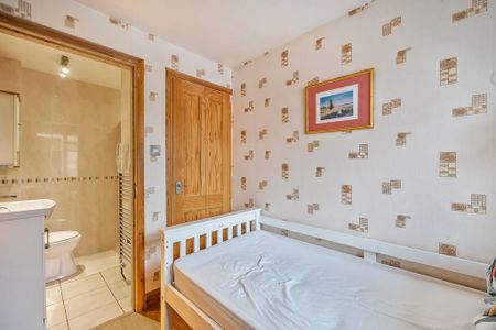 4 bedroom semi-detached house to rent - Photo 4