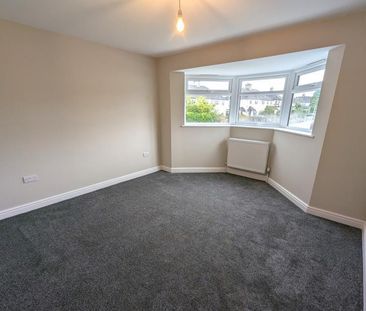 3 bedroom end of terrace house to rent - Photo 3