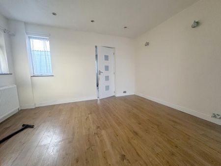 Semi Detached House - Photo 5