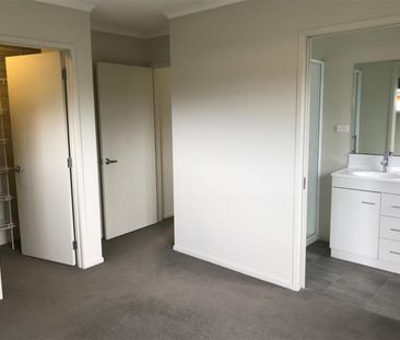 12 Tosland Street, Wigram - Photo 2