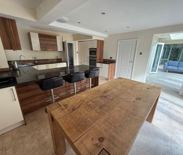 5 bedroom detached house to rent - Photo 2