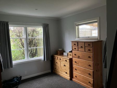 Three-bedroom St Johns Hill home - Photo 2